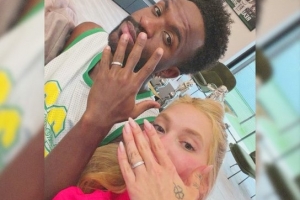 感情稳定！维尼修斯女友晒两人合照，戴上恋爱对戒尤为引人瞩目
